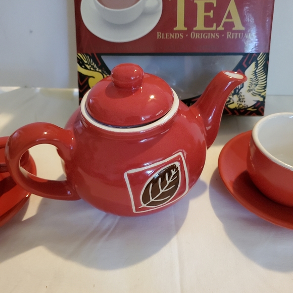 Tea Set Boxed Tea Pot for 1 2 Demitasse Cups &Saucers Leaf Red Tea Bags. - Picture 5 of 6